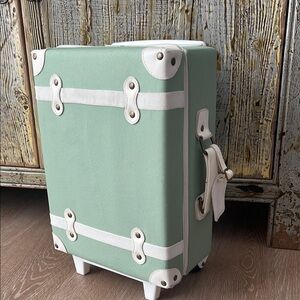 OLLI ELLA Seeya Green and White Vintage-Style Suitcase